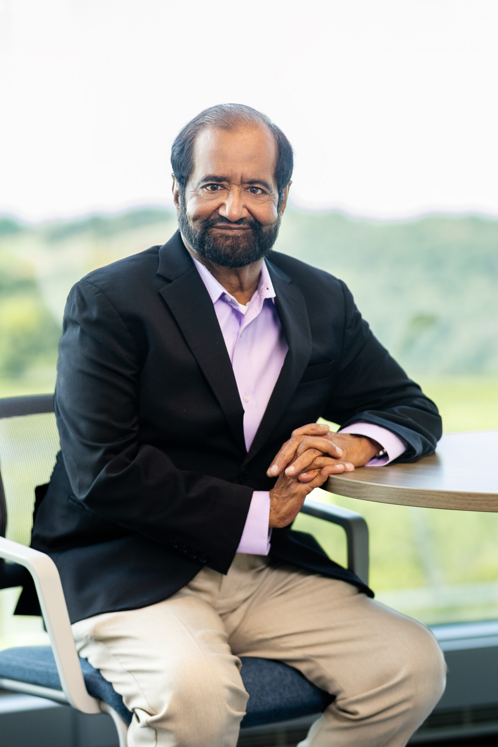 photo of Dr. Ravi Mehrotra